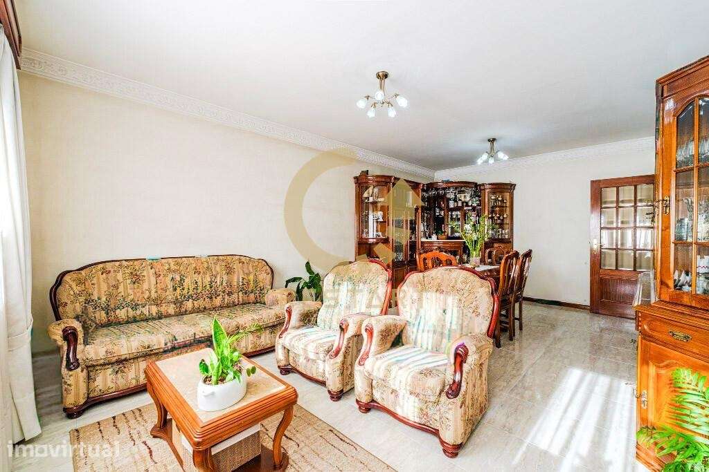 Andar Moradia T2 com 3 quartos reais | Garagem Box | Maia - Grande imagem: 3/34