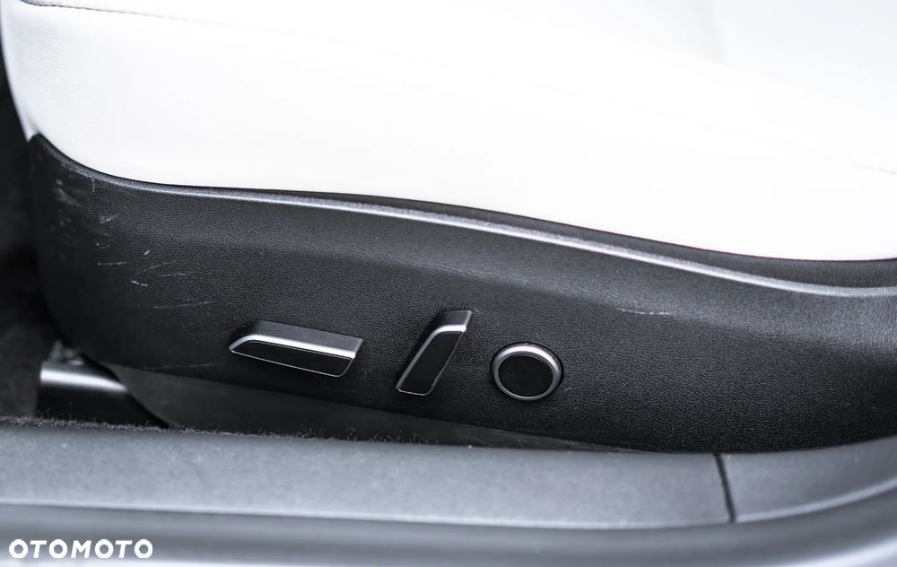 Tesla Model 3 AWD - 18