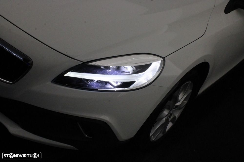 Volvo V40 Cross Country 2.0 D3 Momentum - 35