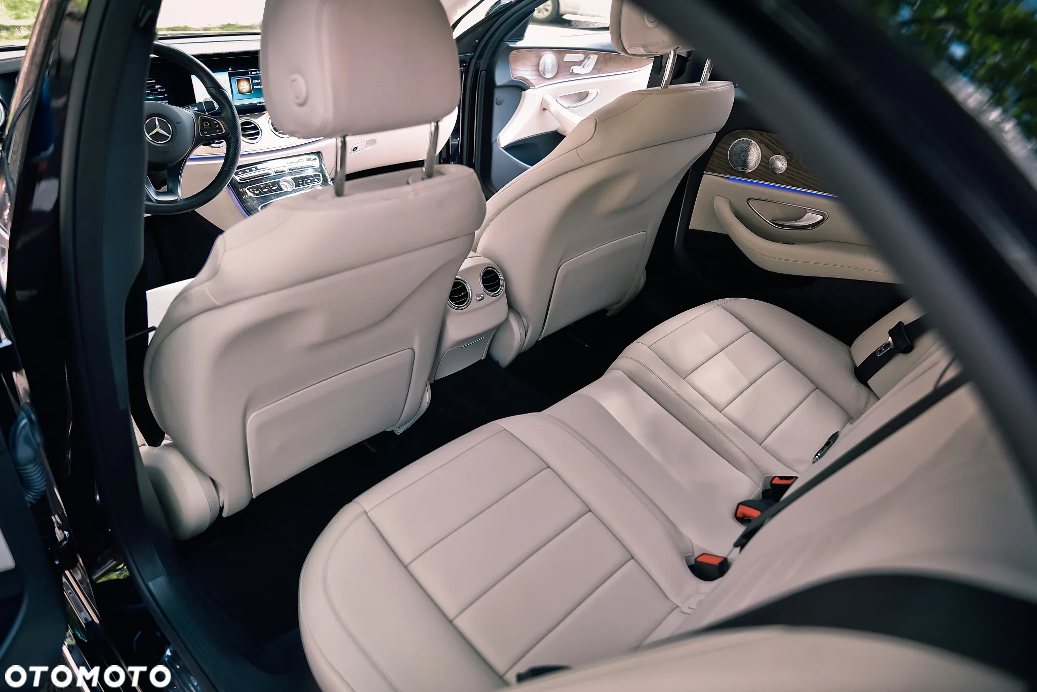 Mercedes-Benz Klasa E 400 4Matic 9G-TRONIC Avantgarde - 26