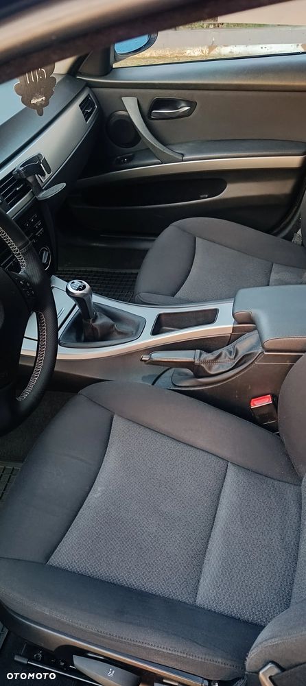 BMW Seria 3 318i - 5