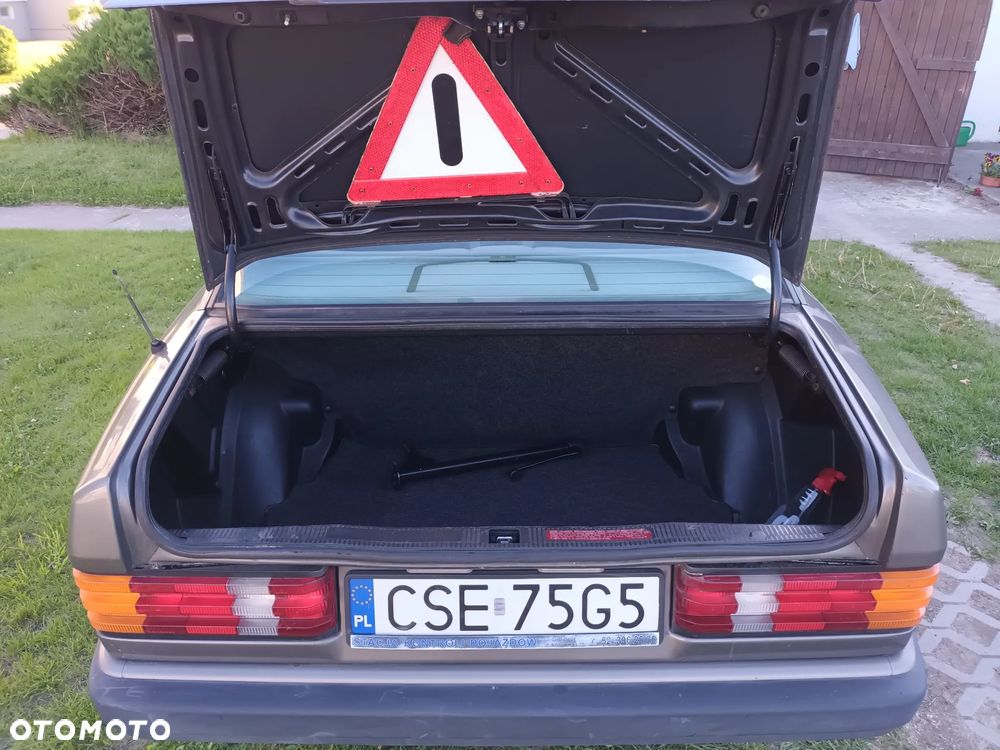 Mercedes-Benz W201 (190) - 10