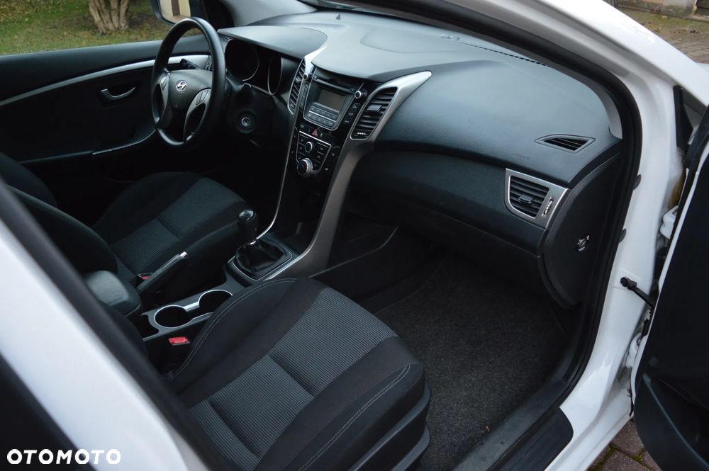 Hyundai i30 ver-1-6-crdi-bluedrive-classic - 11