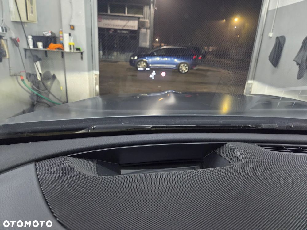 Mercedes-Benz Klasa E 300 d 4-Matic Exclusive - 28