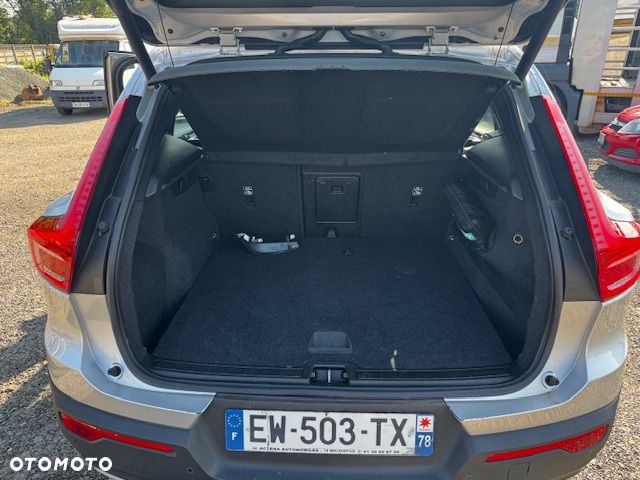 Volvo XC 40 D4 AWD Geartronic Momentum - 35