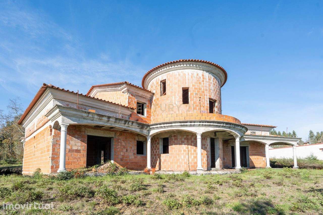 Terreno c/ Moradia em Cosntrução - Grande imagem: 2/37