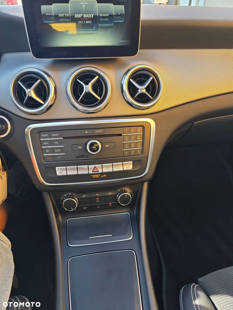 Mercedes-Benz GLA 200 d 7G-DCT - 18