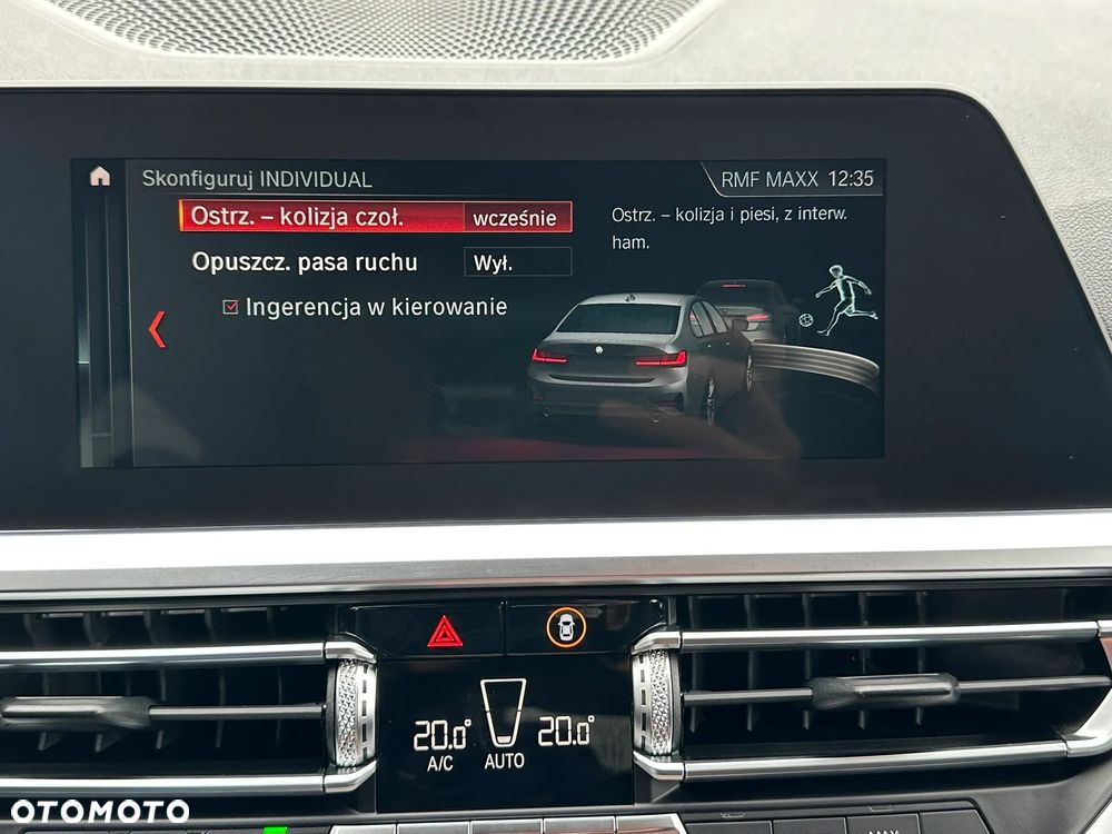 BMW Seria 3 330i Sport - 35