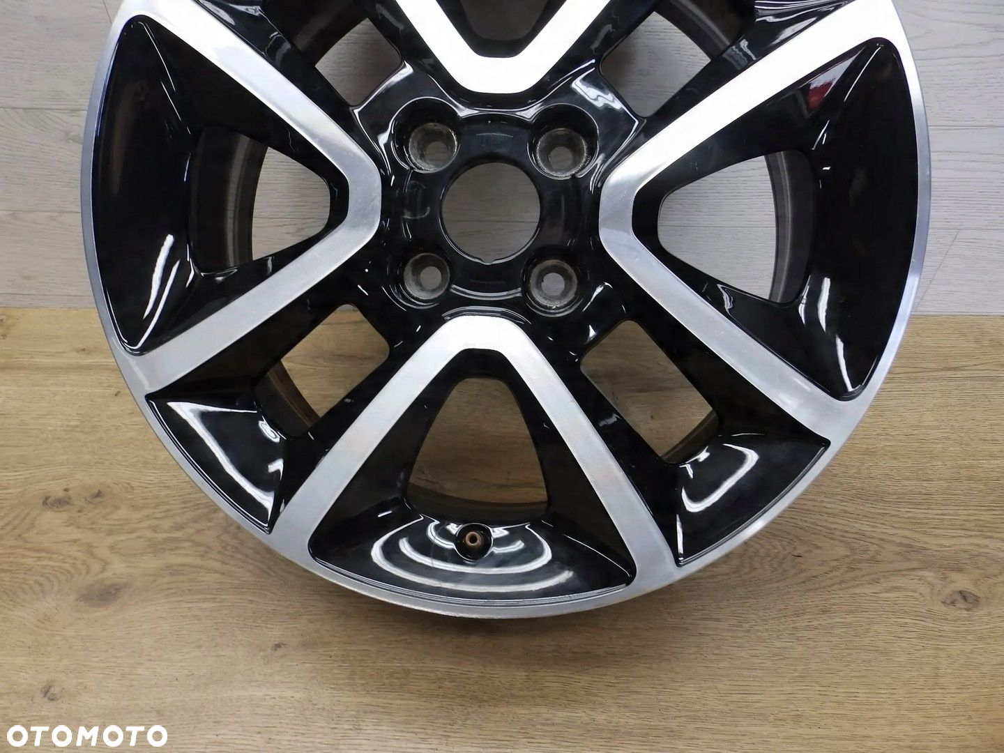 Felga Renault Twingo Clio III 6J16 CH4 Et50 4x100 403004526R - 4