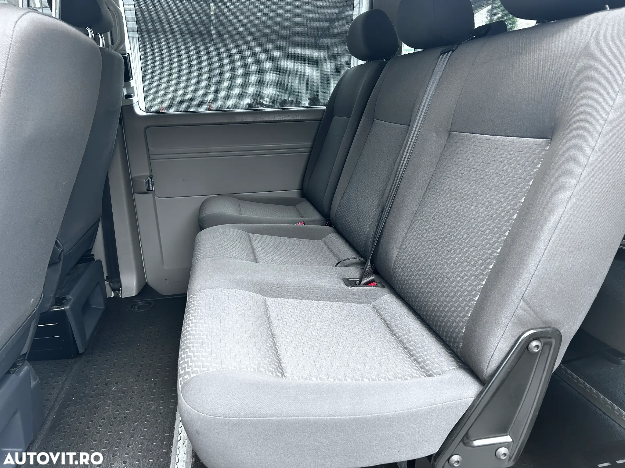 Volkswagen Caravelle - 7