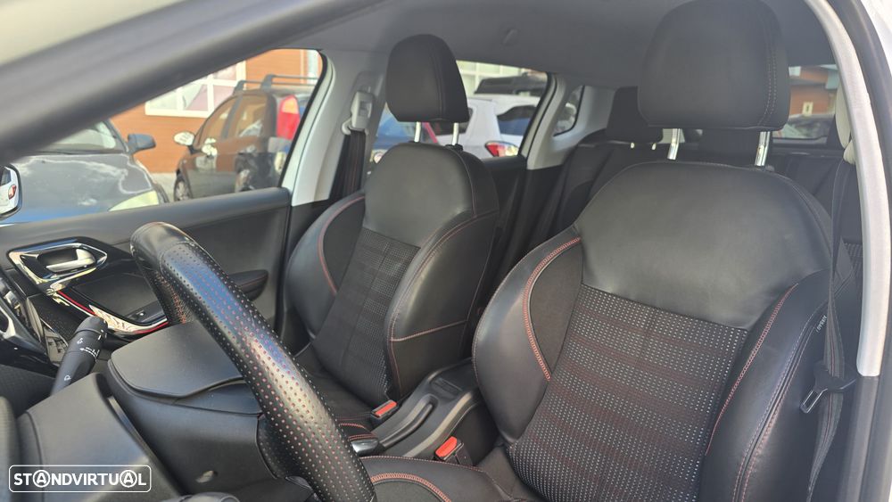 Peugeot 2008 1.6 BlueHDi GT Line - 19