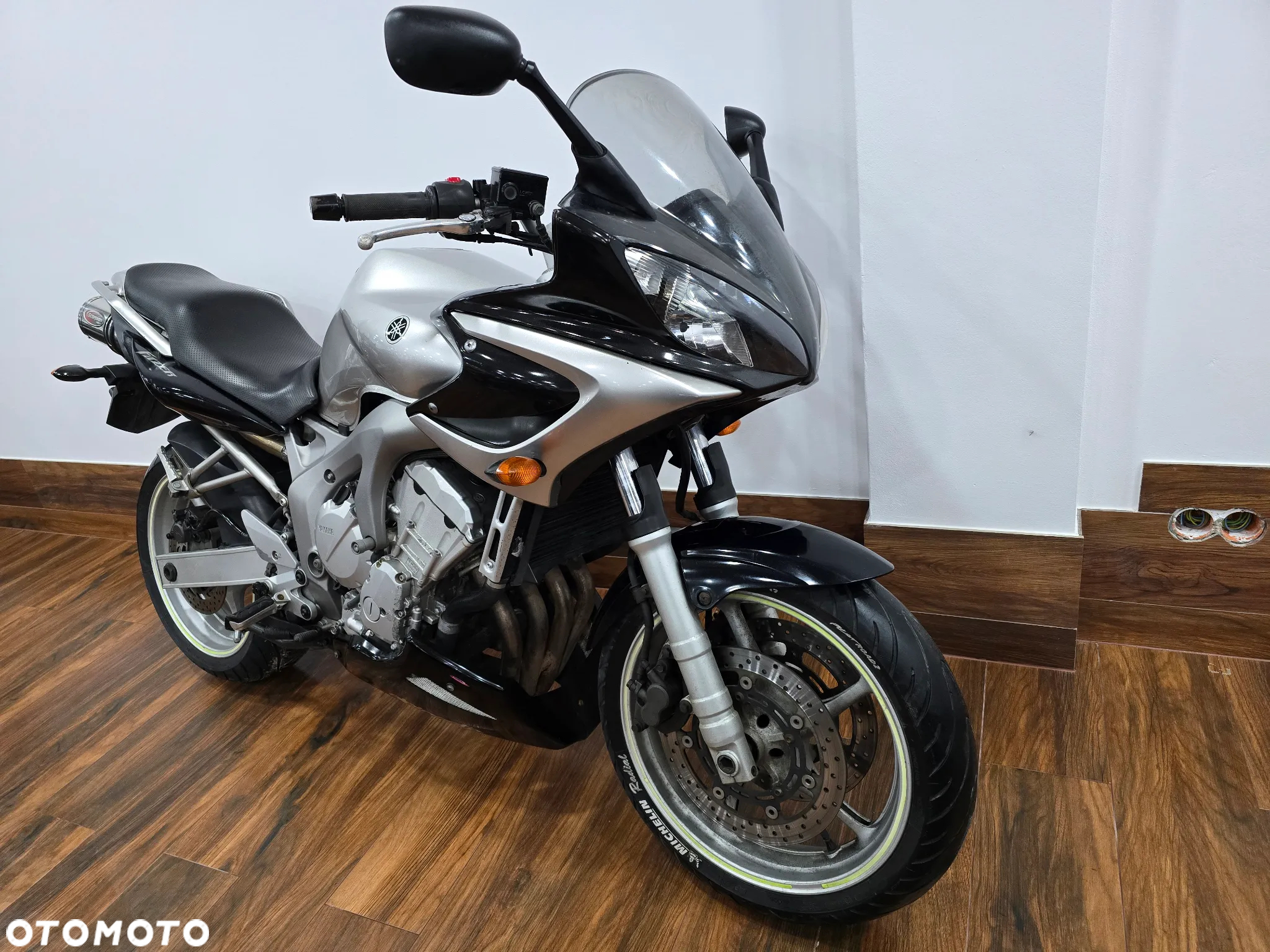 Yamaha FZ - 4