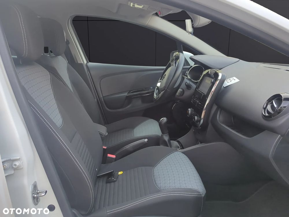Renault Clio TCe 90 Luxe - 17