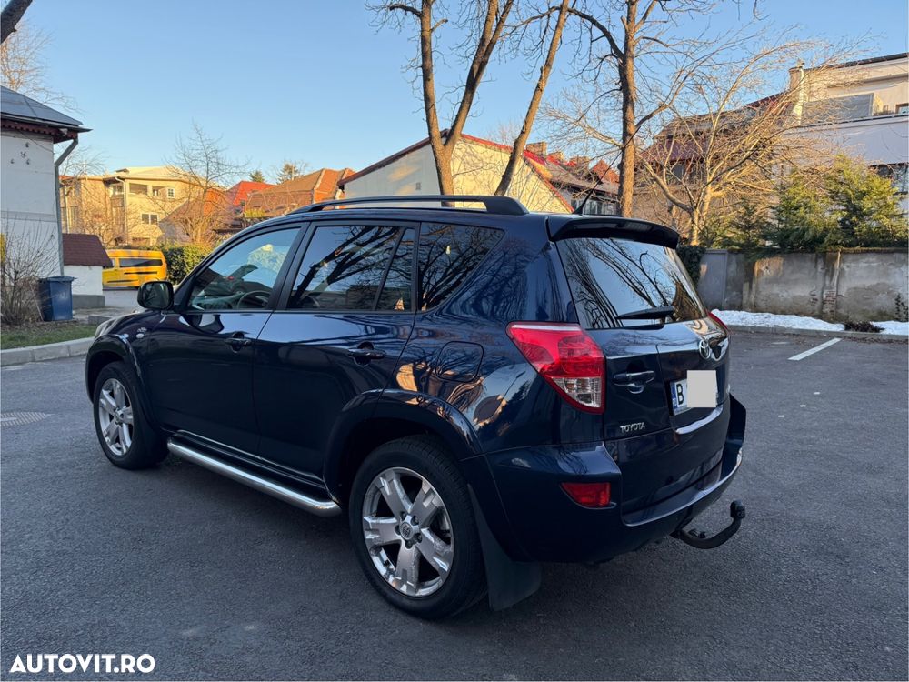 Toyota RAV4 2.2 D-4D Luxury - 4