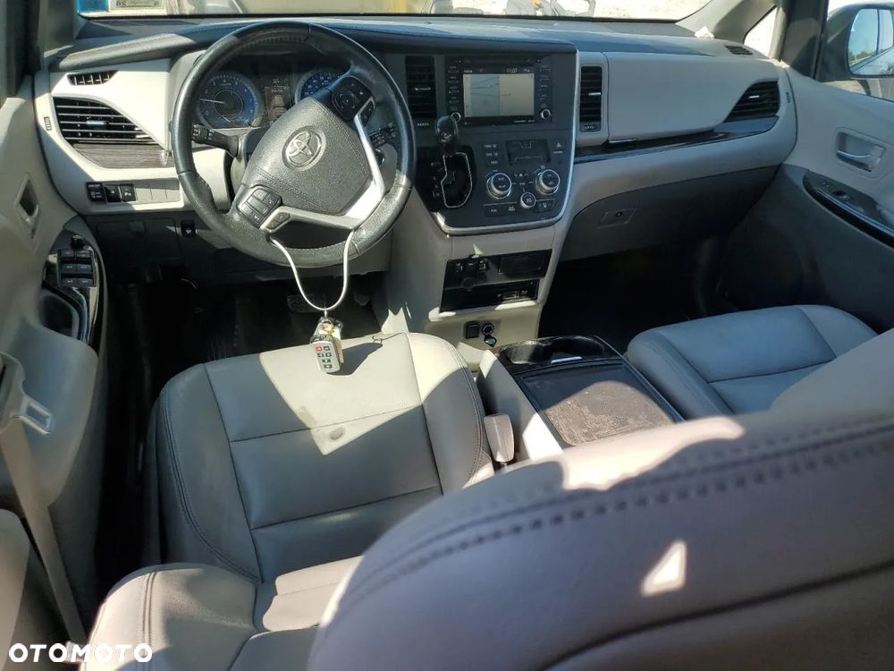 Toyota Sienna 3.5 V6 XLE AWD - 8