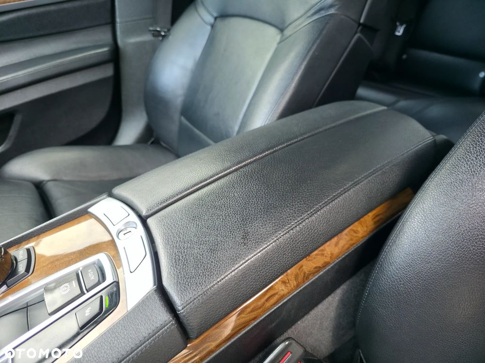 BMW Seria 7 740i - 39