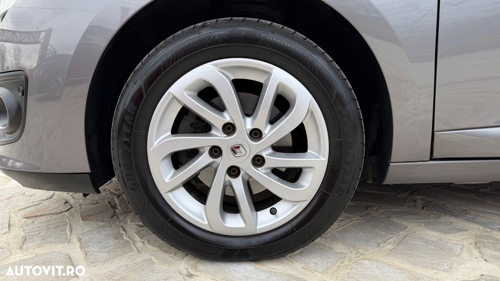 Renault Megane dCi 110 FAP EDC Paris Business - 25