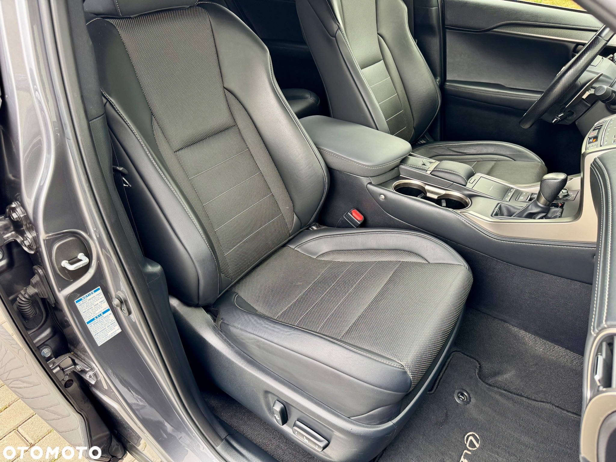 Lexus NX 300h F Sport Edition AWD - 8