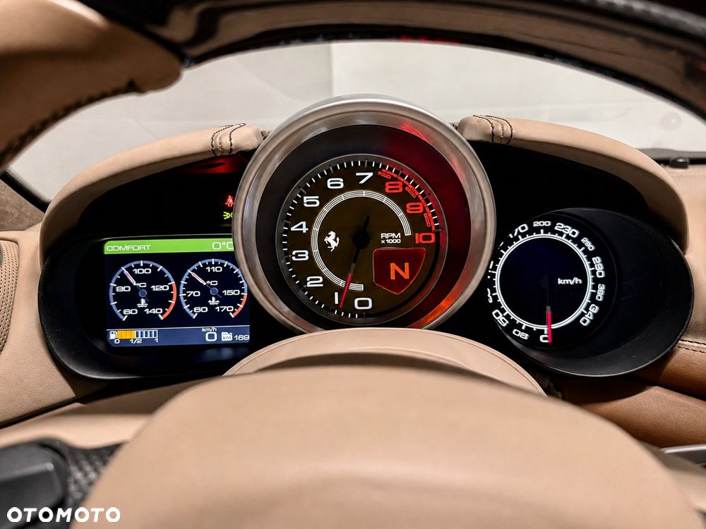 Ferrari California T - 31