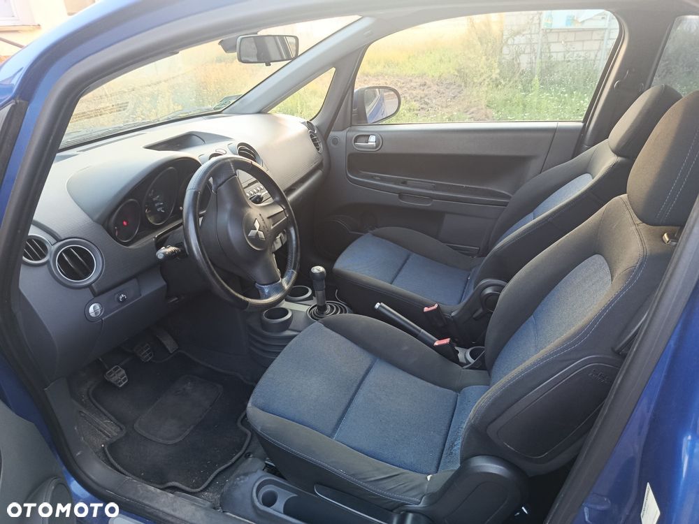 Mitsubishi Colt - 4
