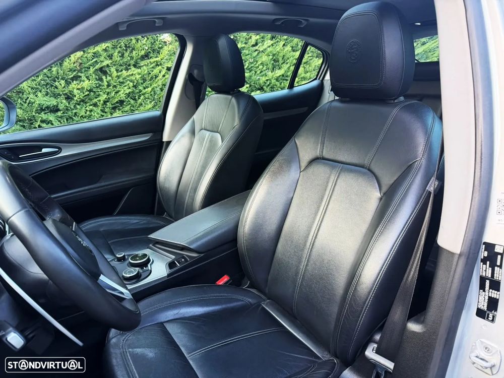Alfa Romeo Stelvio - 14