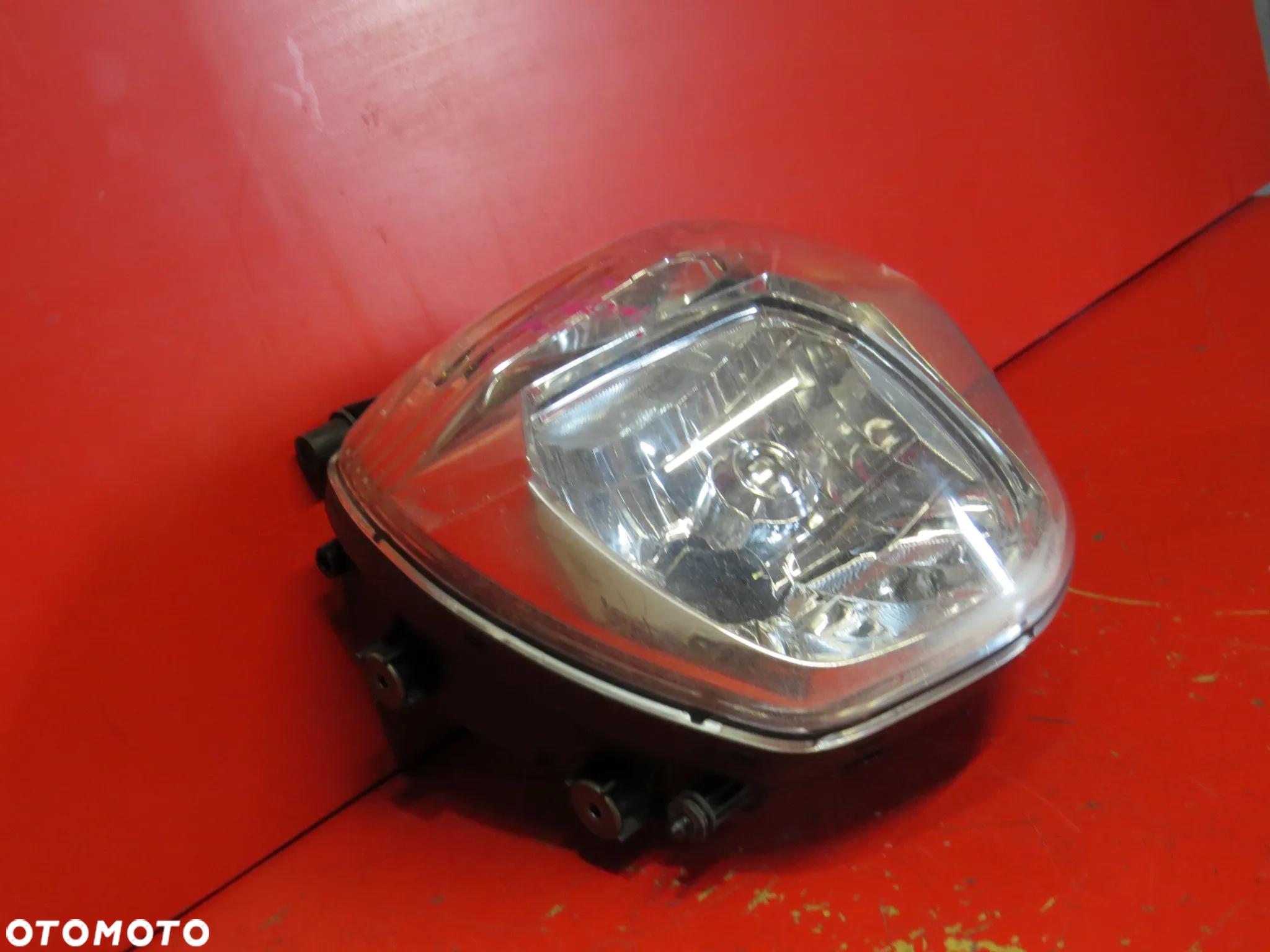 SUZUKI GSR 600 GSR600 K10 09 lampa reflektor światło przód przednie klosz - 2