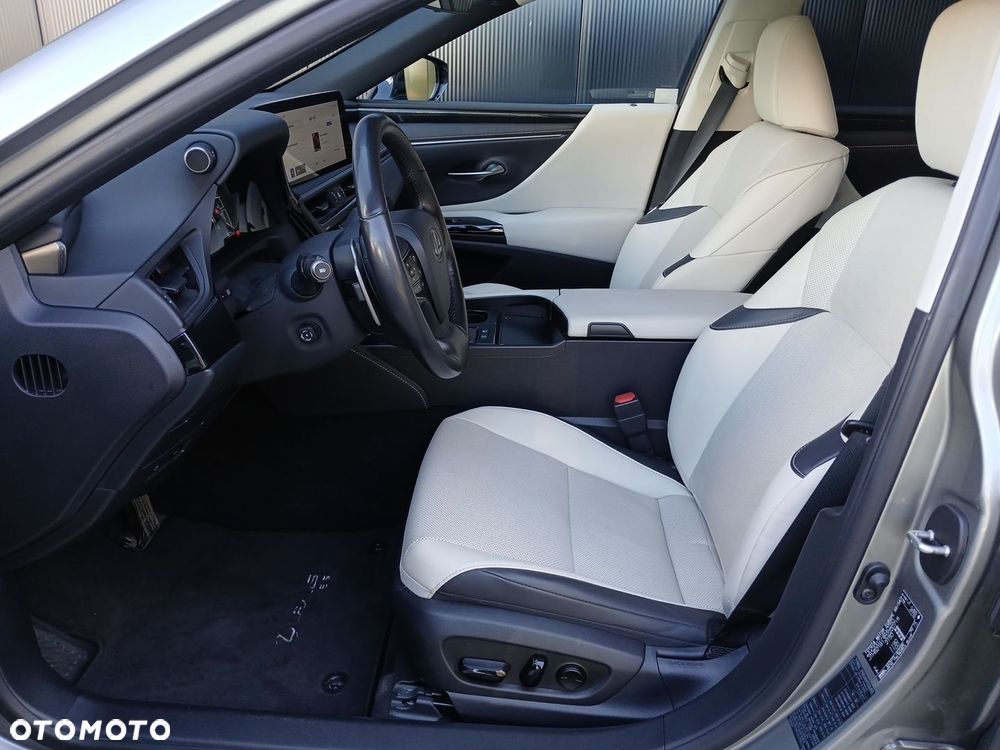 Lexus ES 300h Business Edition - 11