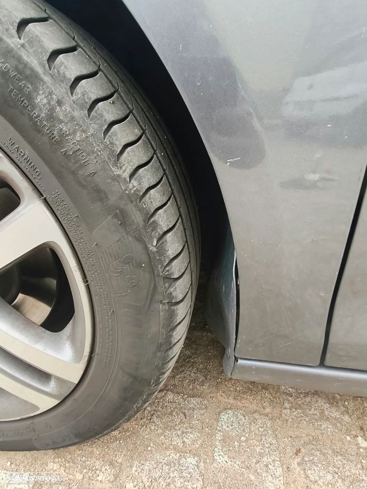 VW Jetta 1.9 TDi Confortline - 31