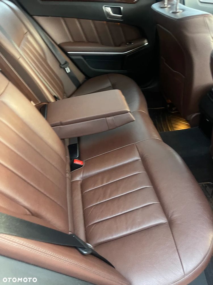 Mercedes-Benz Klasa E 220 d 4Matic 9G-TRONIC Night Edition - 6