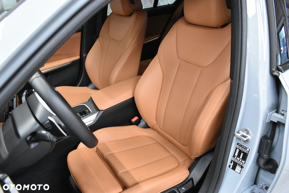 BMW Seria 3 318i M Sport - 11