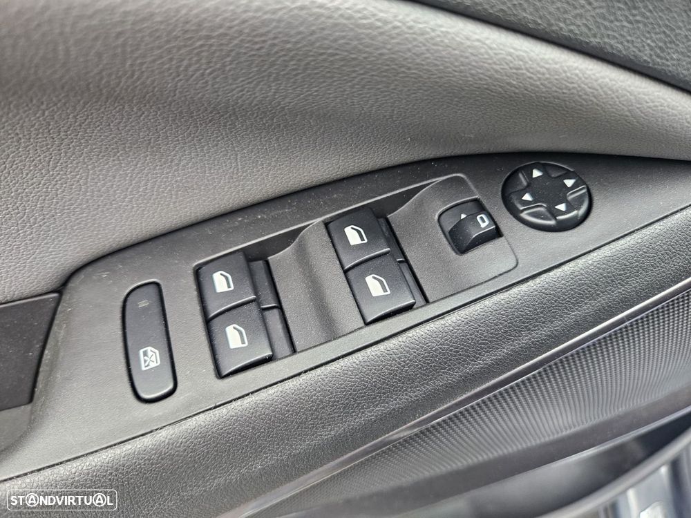 Opel Crossland X 1.2 T Innovation - 37