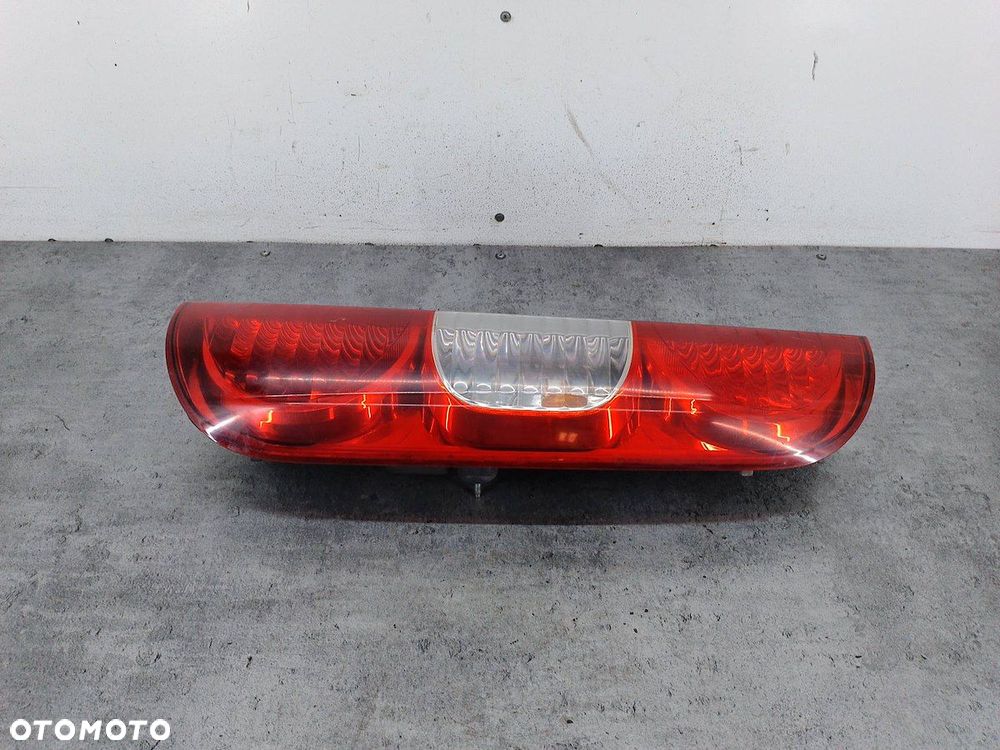 LAMPA TYLNA PRAWA FIAT DOBLO II 51755144 20110999 - 9