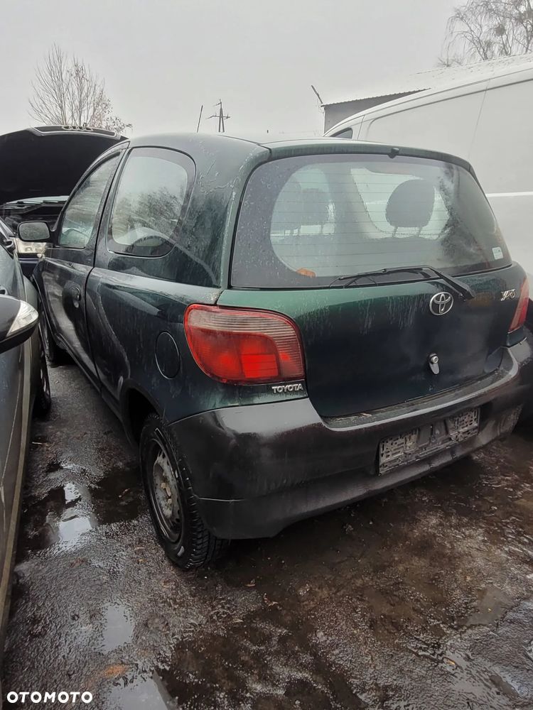 Części- Toyota yaris  Pojemność: 998  Rok: 1999  Benzyna - 3