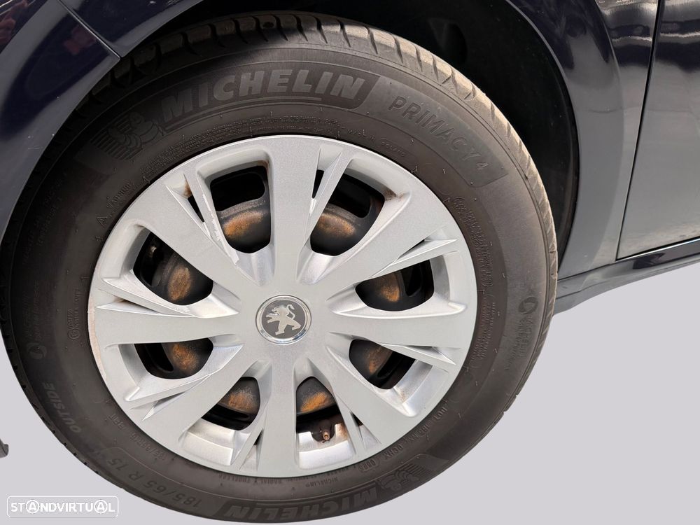 Peugeot 208 - 8
