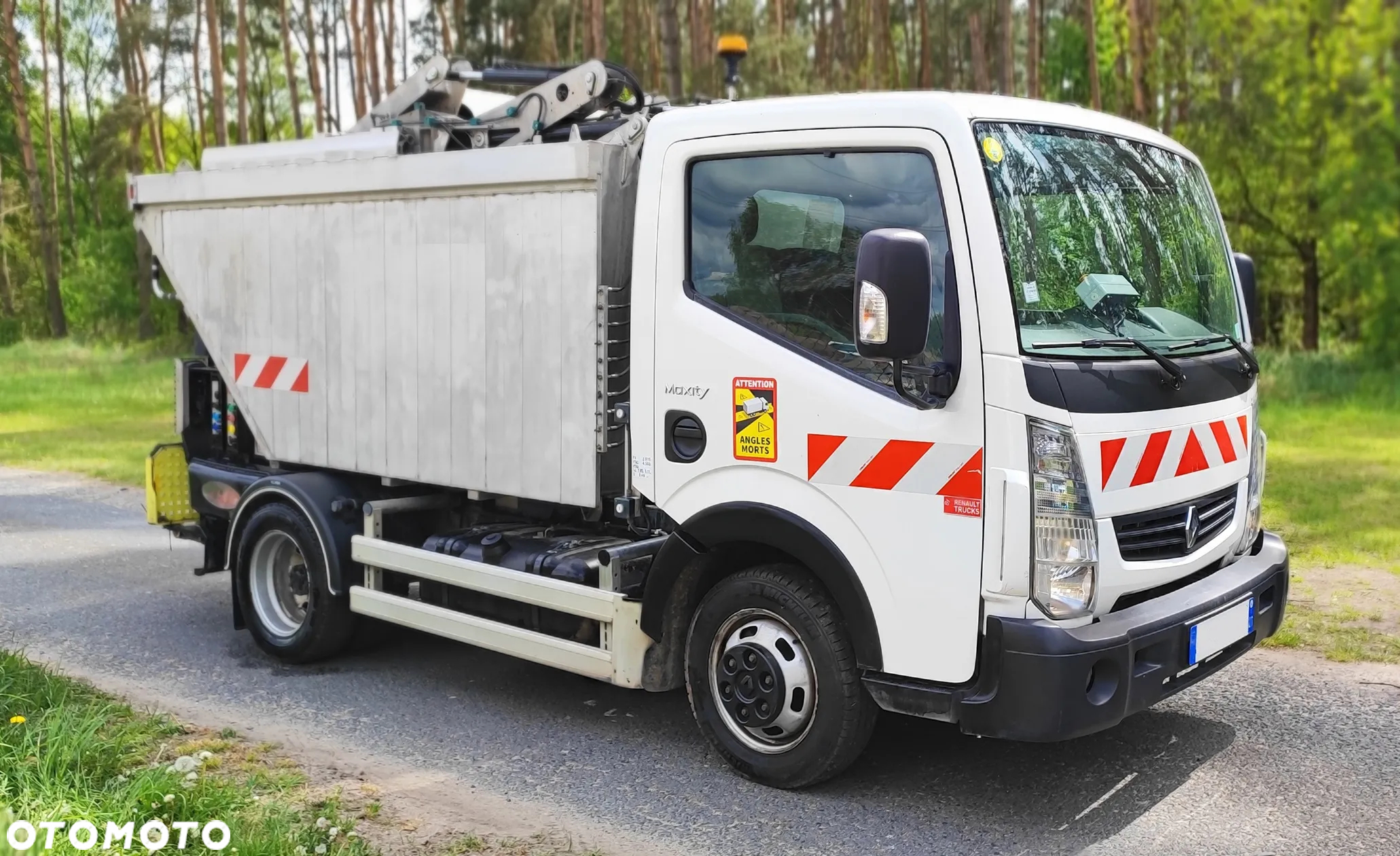 Renault Maxity - 5