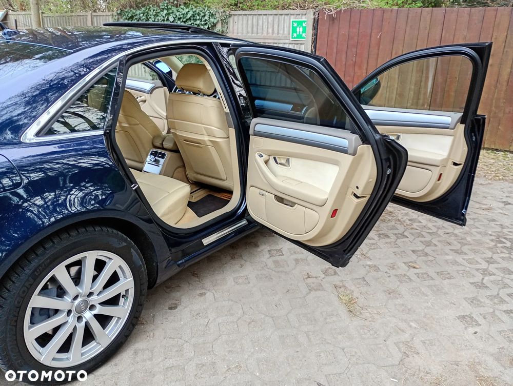 Audi A8 4.2 Quattro - 30