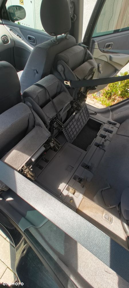 Nissan Almera - 9