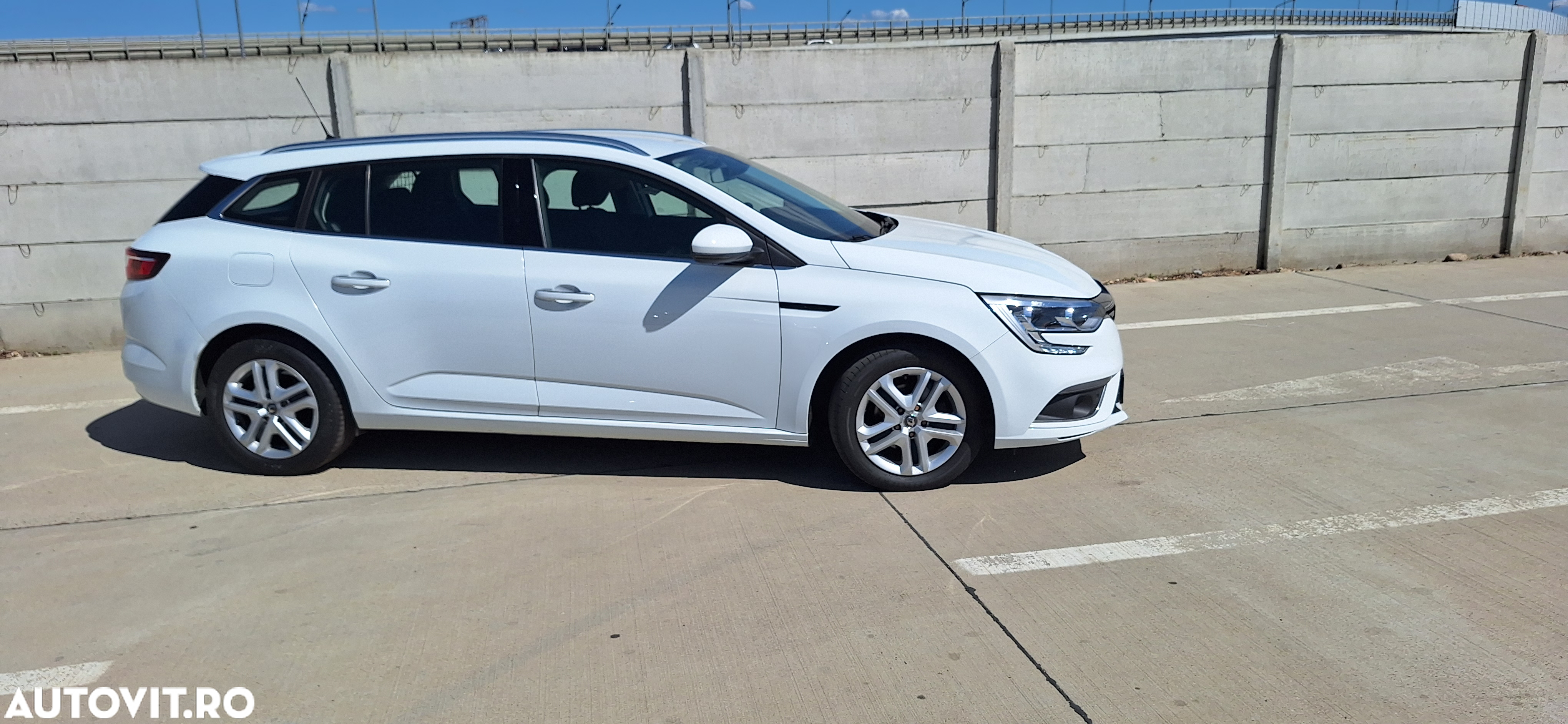 Renault Megane BLUE dCi EDC Limited - 4