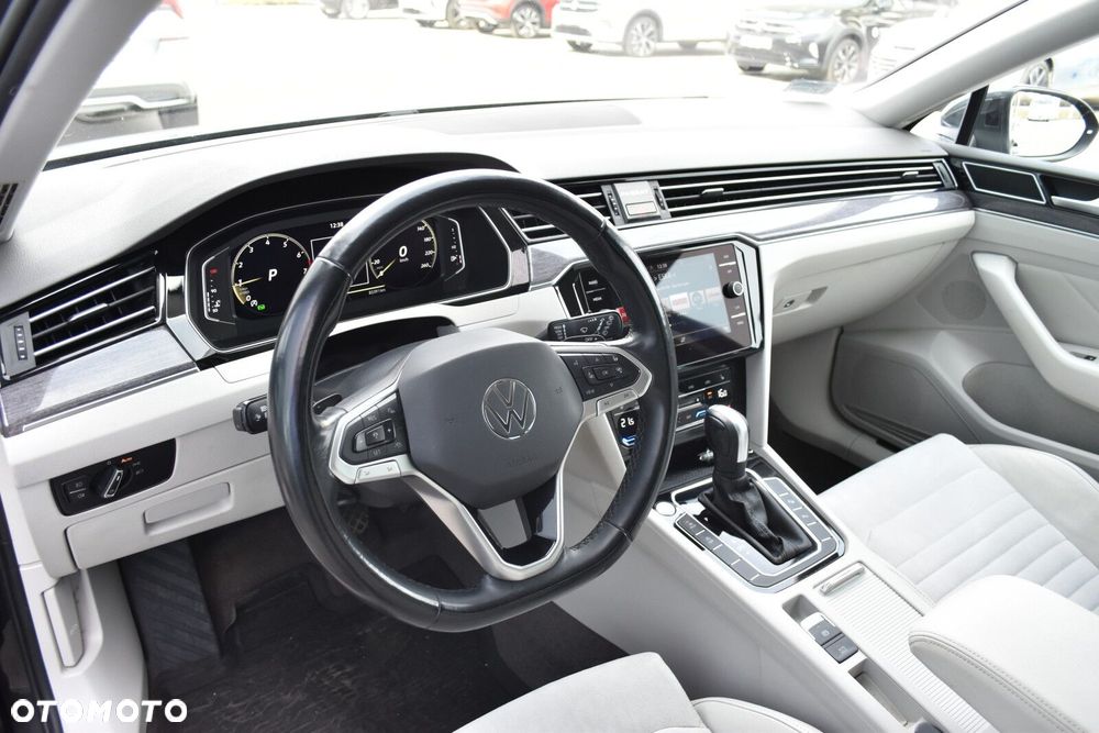 Volkswagen Passat Variant 1.5 TSI EVO Elegance DSG - 9