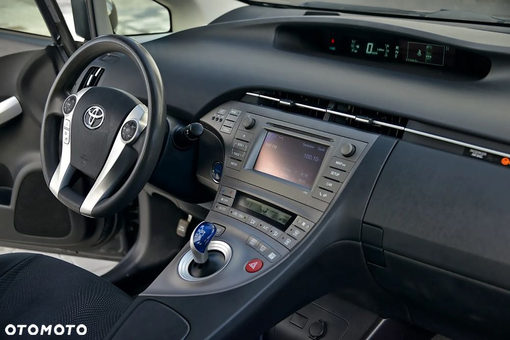 Toyota Prius 1.8 Hybrid Premium - 29