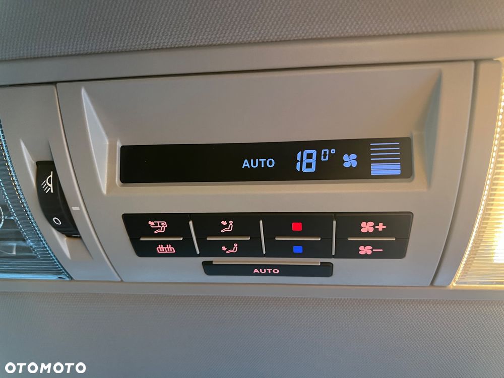 Volkswagen Caravelle - 21