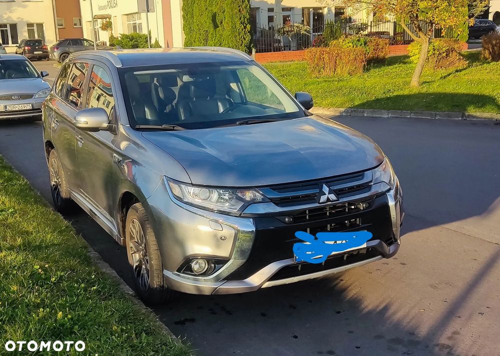 Mitsubishi Outlander Instyle NAVI + - 2