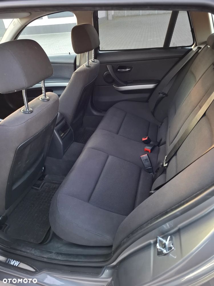 BMW Seria 3 318i - 17
