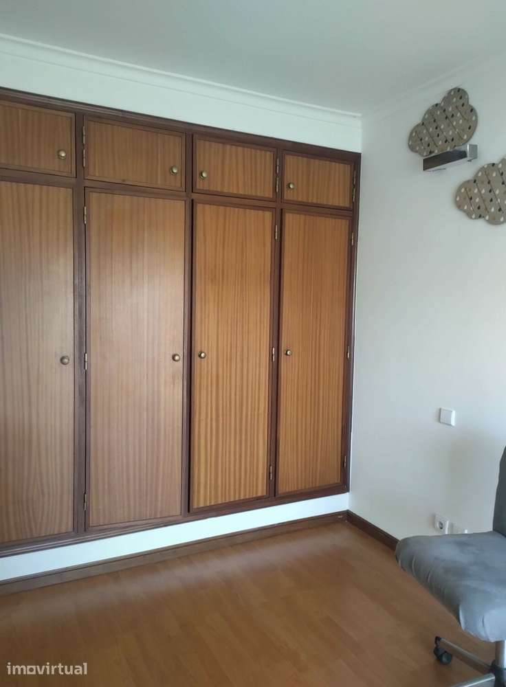 Arrendamento T3 em São Jorge
900 € - Grande imagem: 4/11