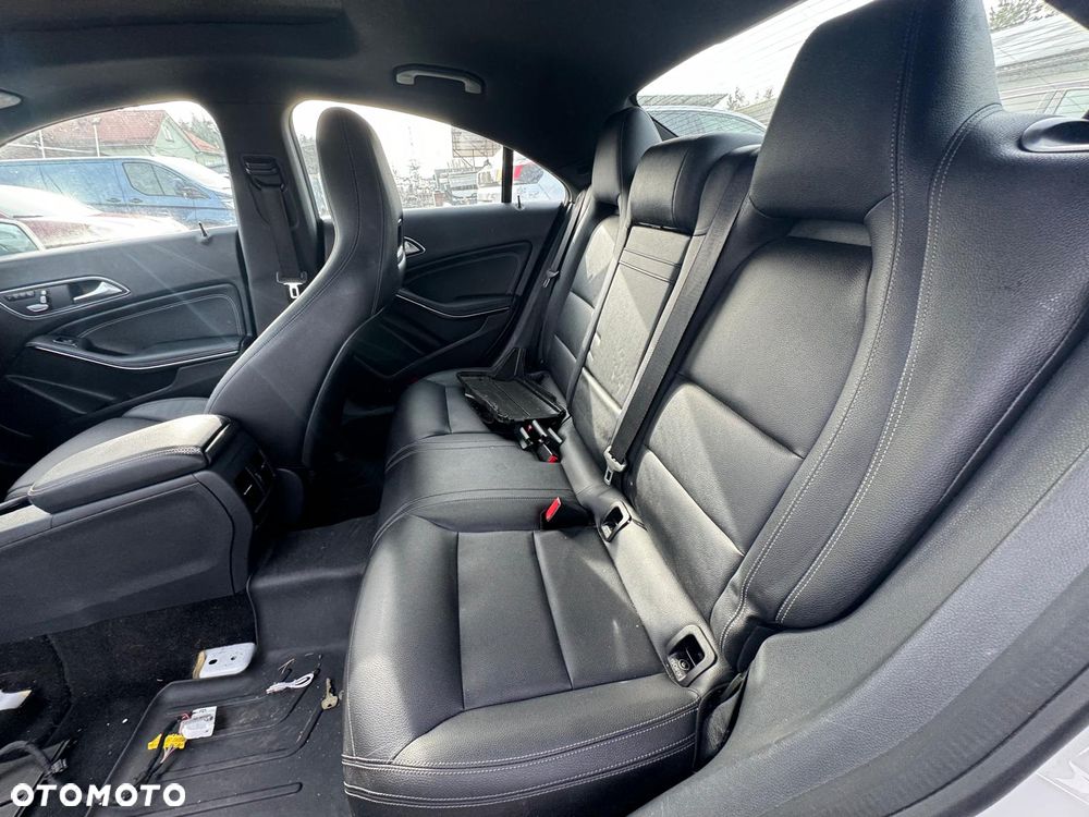 Mercedes-Benz CLA 250 7G-DCT - 12