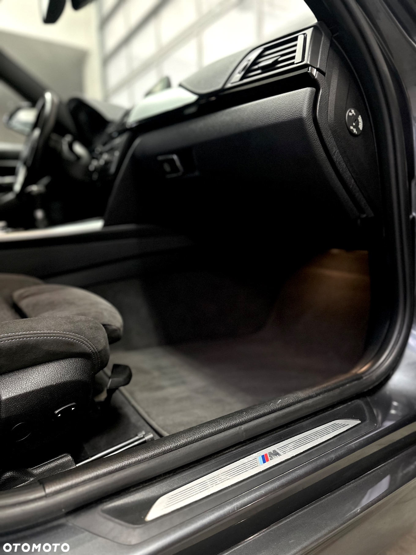 BMW Seria 3 318d M Sport EU6 - 23