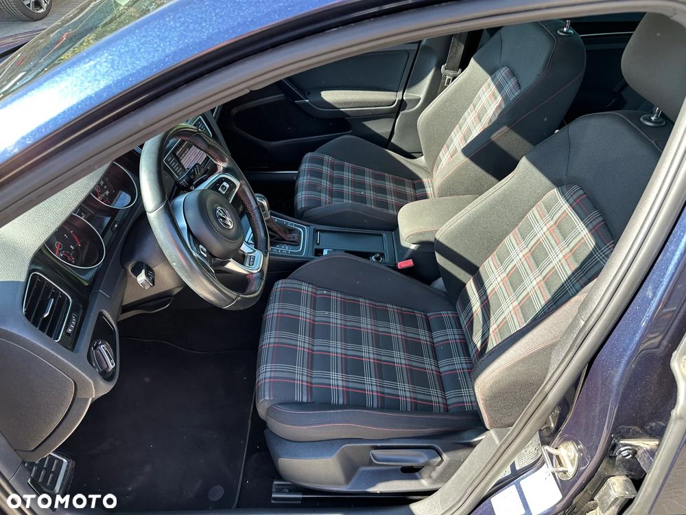 Volkswagen Golf - 19