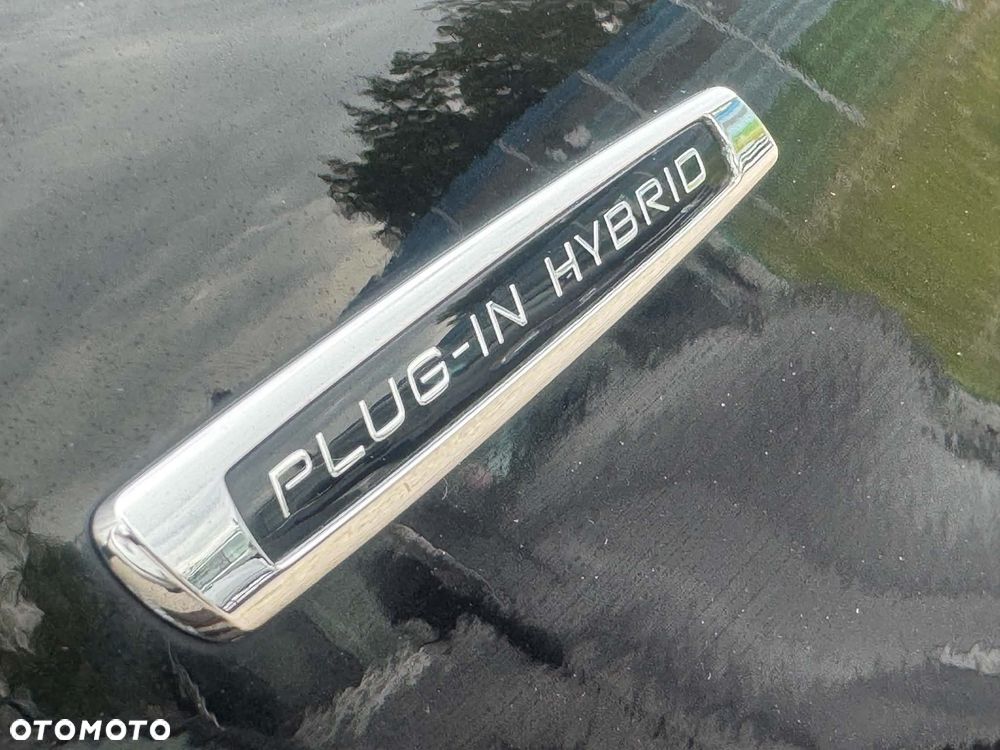 Volvo V60 D6 AWD Plug-in Hybrid R-Design Momentum - 37