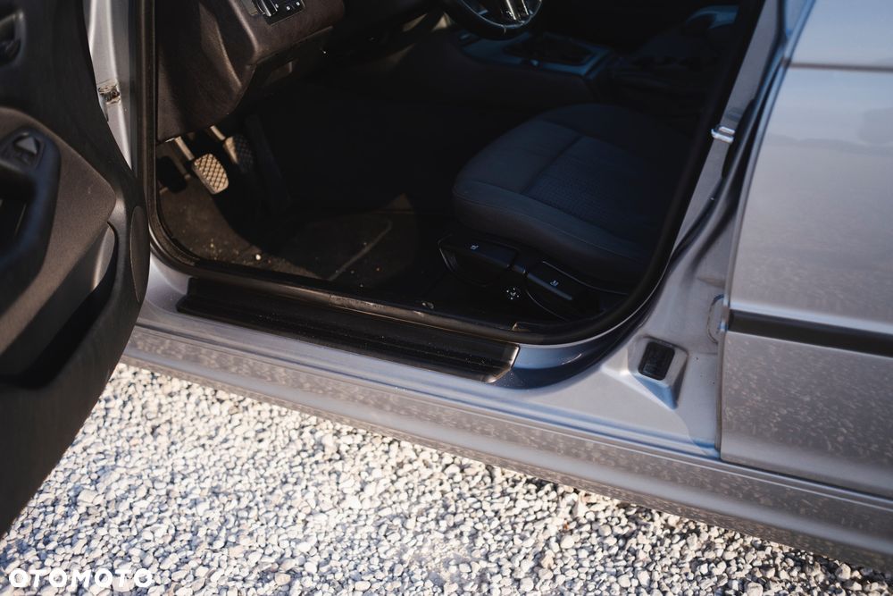 BMW Seria 3 318i - 25