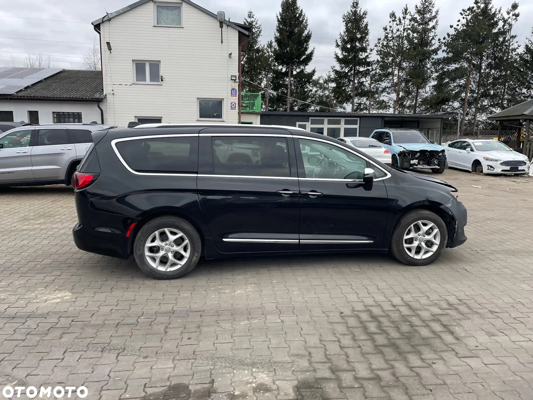 Chrysler Pacifica - 3
